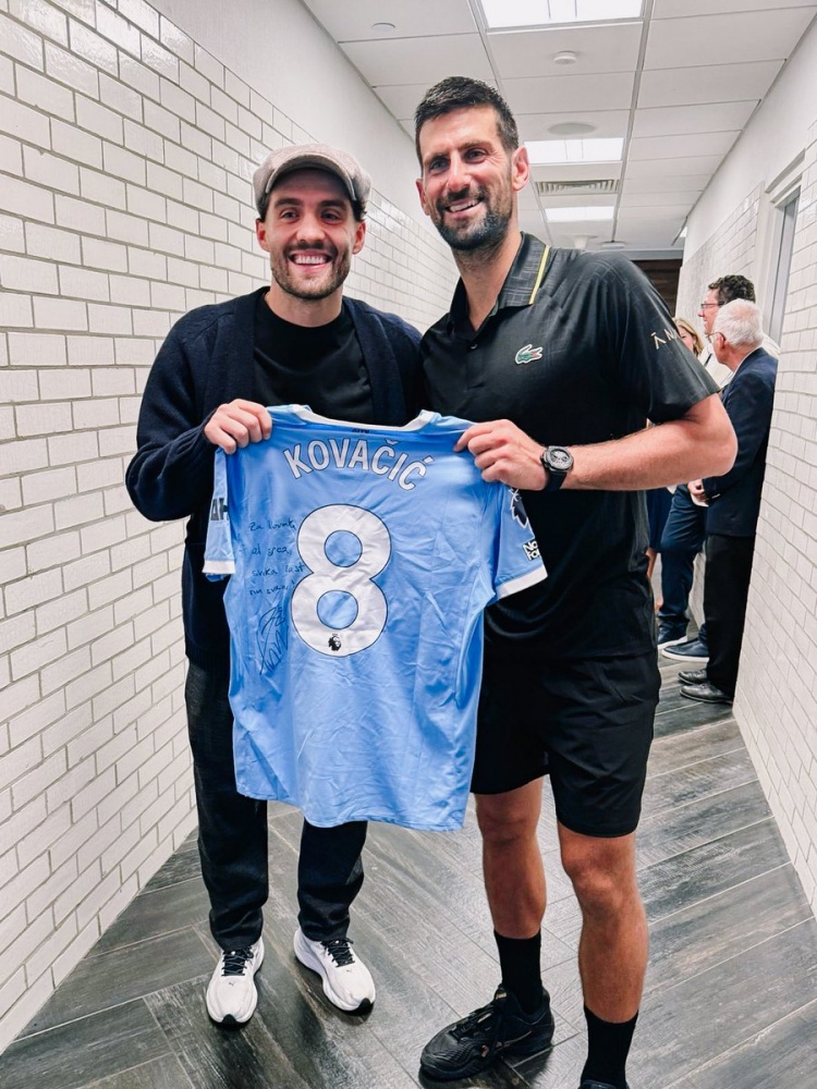 九游账号中心登录-美网半决赛即将开打！科瓦西奇与德约科维奇在赛前合影