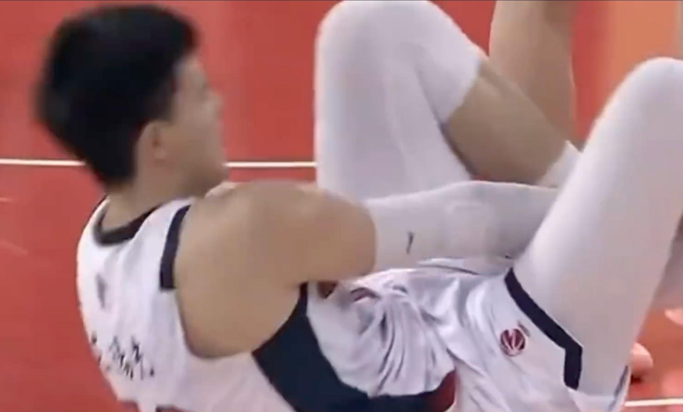 九游账号中心登录-脚踝扭伤，随队记者：焦泊乔问题不大，赛后还参加了新闻发布会